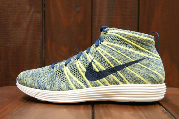 nike-lunar-flyknit-chukka-squadron-blue-electric-yellow-1