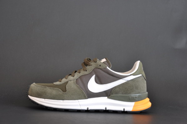 Nike internationalist review top