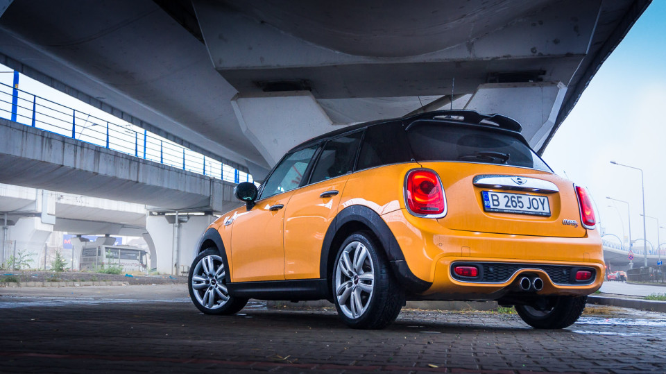 2015-Mini-Cooper-S-5-Door-17-960x539.jpg