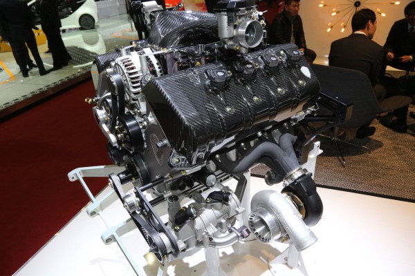 Koenigsegg-Regera-engine-02