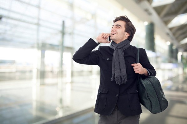 3_man-traveling-with-bag