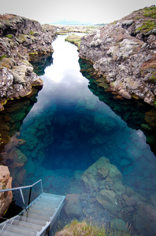 A-crystal-clear-pool-with-a-cave-system-inspiration