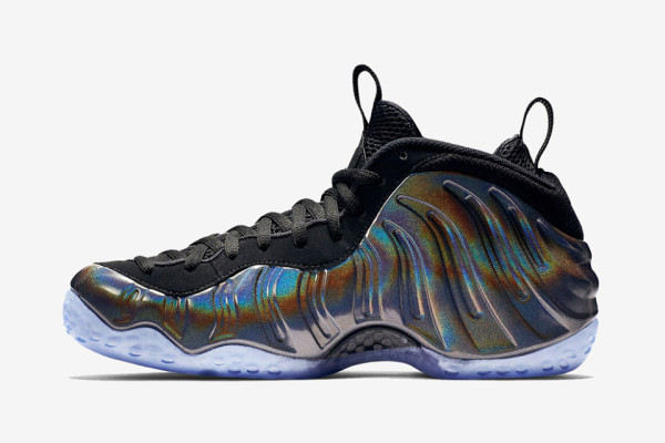 nike-hologram-foamposites-black-friday-01-960x640