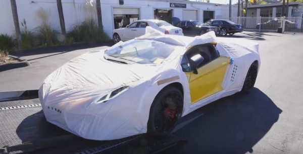 Lamborghini-Aventador-SV-delivered-in-a-gift-wrap