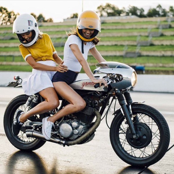 girls-on-bikes