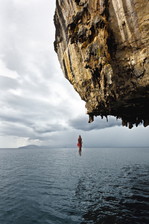 Thai climber "deep water soloing" without rope, returns to earth, Poda Island, Krabi, Thailand