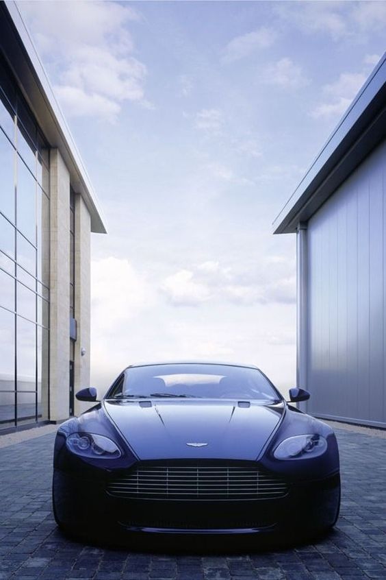 Aston Martin DB9