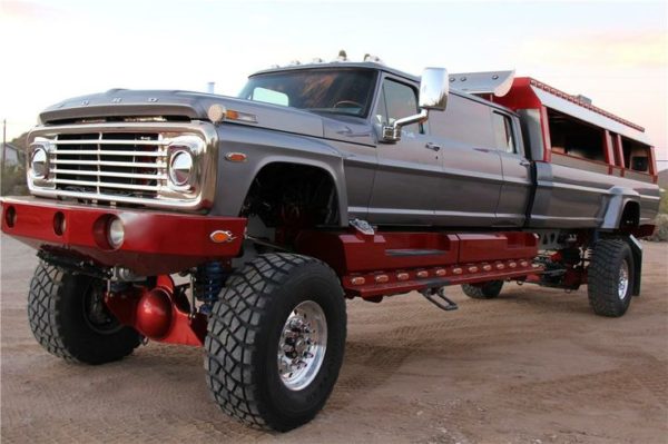 Ford F-600 Custom Crew Cab