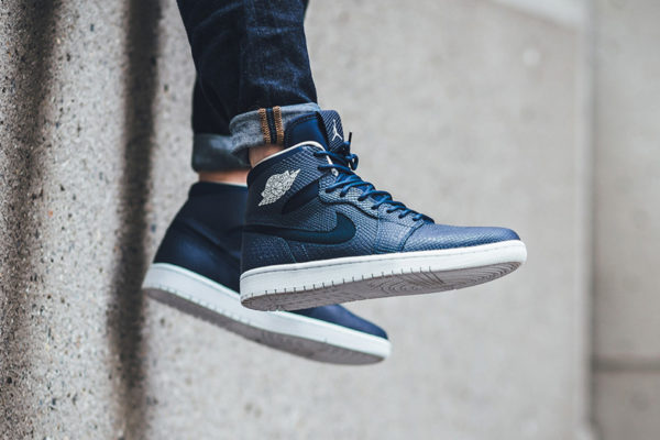 air-jordan-1-high-nouveau-midnight-navy-003