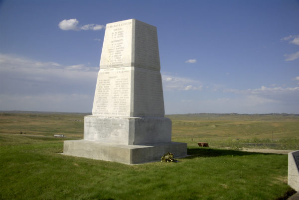 Little_Bighorn_memorial_obelisk