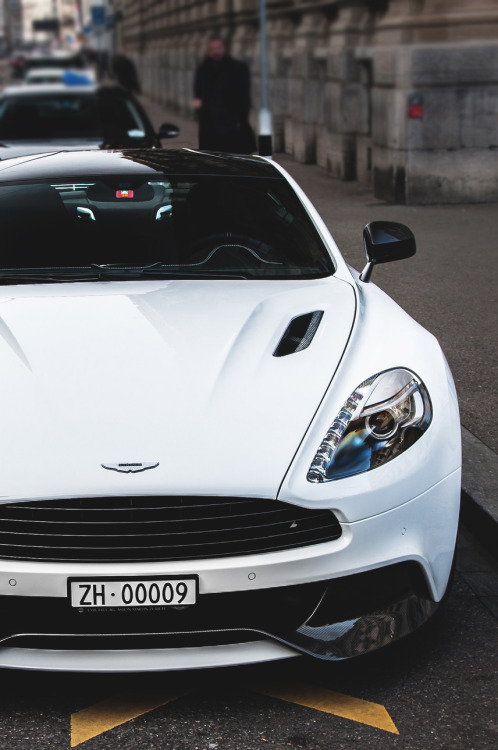 Aston Martin DB10.jpg