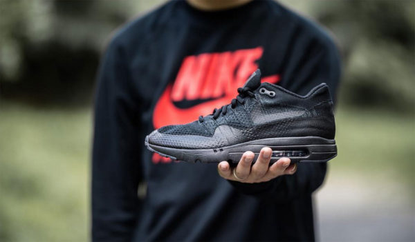 nike-air-max-1-ultra-flyknit-triple-black-3