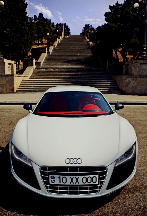 audi-r8