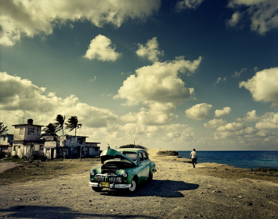 9183.6_3702.6 001 -- Old American car from the 1940s and 50s are running through Cuba as they did 60 years ago. Still, sometimes they just canÕt go anymore, like this one at Guanabo beach, 15 miles east of Havana city