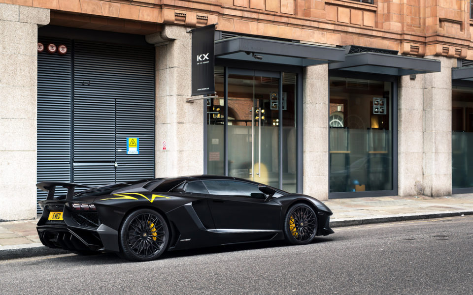 lamborghini-aventador-roadster