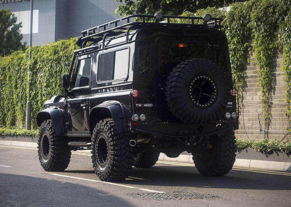 spectre-edition-land-rover-90-2