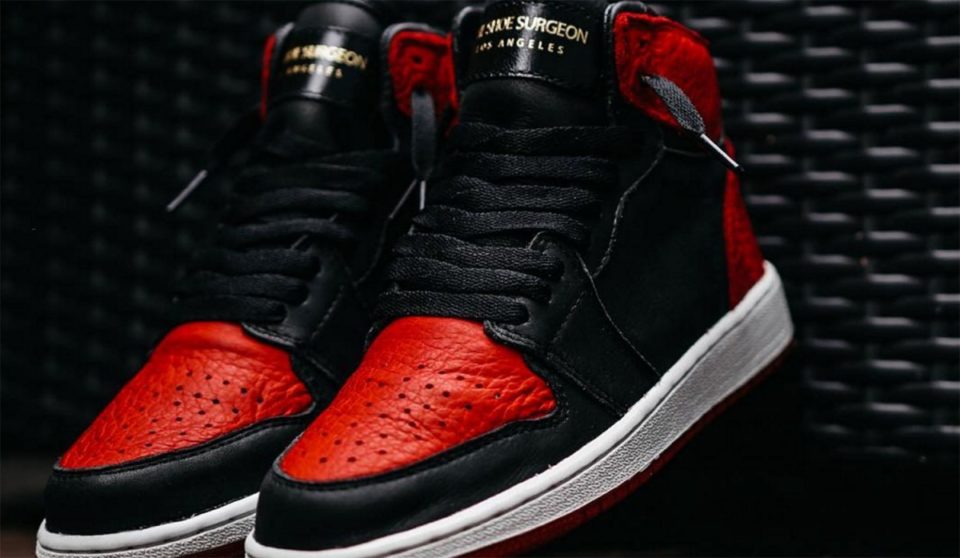 air-jordan-1-retro-og-banned-swooshless-1-1200x697