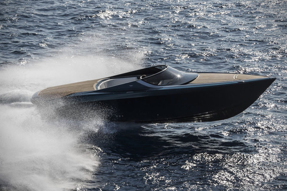 2017-aston-martin-am37-powerboat-3