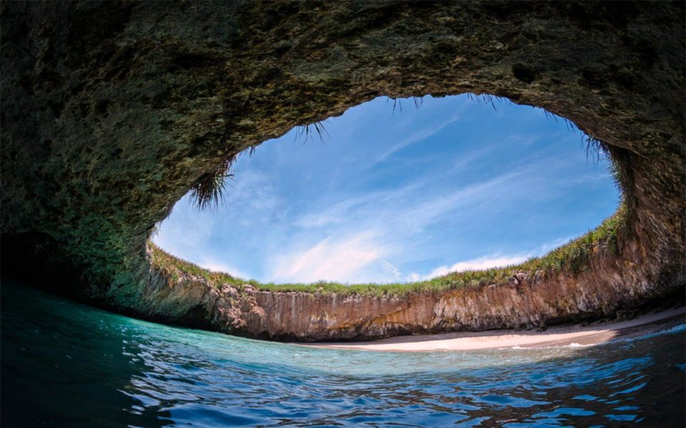 playa-del-amor-marietta-islands-mexico