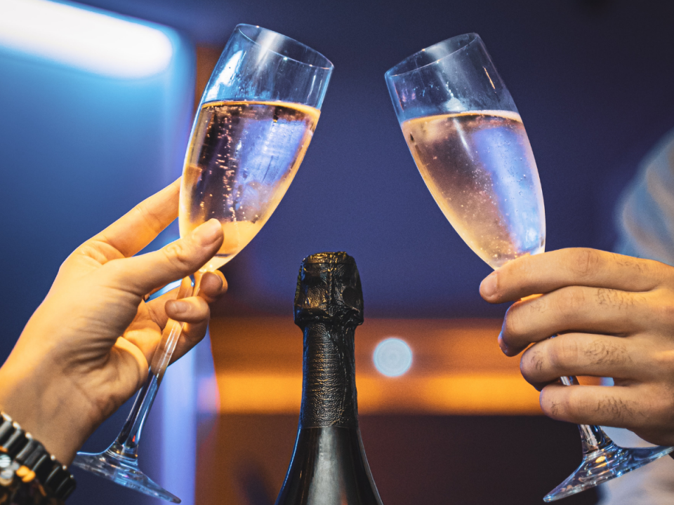 How To Hold A Champagne Glass - For Men
