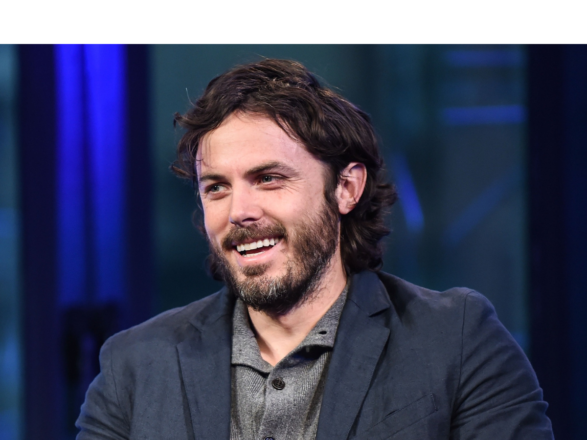 Casey Affleck Kicks Off the Week at Lunch with Girlfriend Caylee